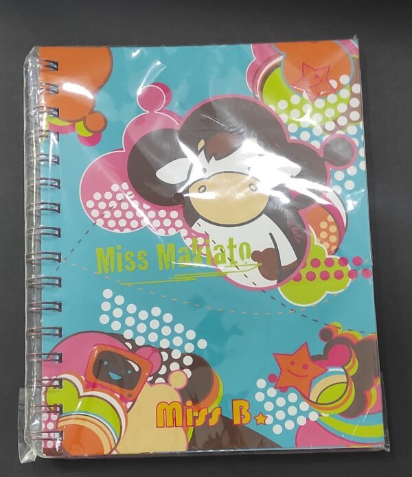 Caderno espiral A5 pautado Miss Makiato azul turquesa