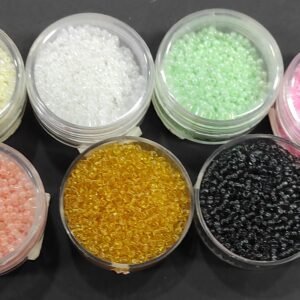 Caixa de missangas tamanho pequeno em várias cores