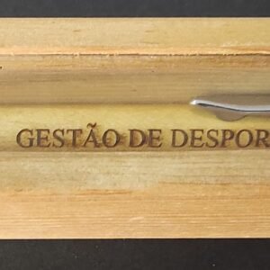 Esferográfica em madeira com caixa - gestão de desporto