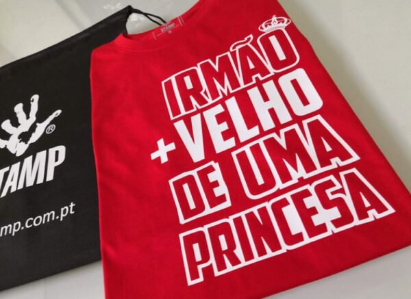 Estampagem com desenhos e letras