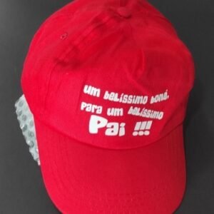 Boné vermelho
