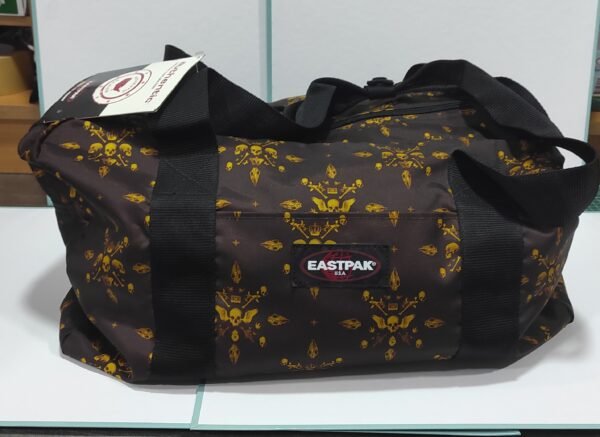 Saco de desporto castanho e dourado