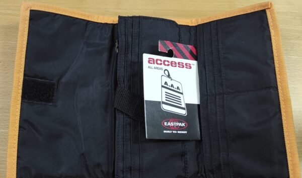 Carteira retangular Eastpak Runner beije - Image 3