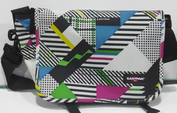 Mala de ombro eastpak scroll geométrico